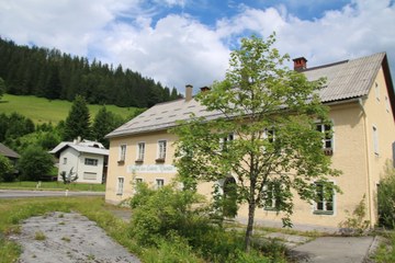 Der ehemalige Gasthof Zur Österr. Grenze in Terz (© Elisabeth Vavra)